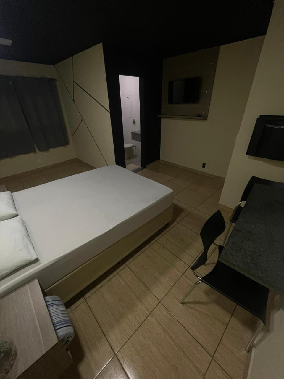Light Motel - 24 Horas กัวรูยุส ภายนอก รูปภาพ