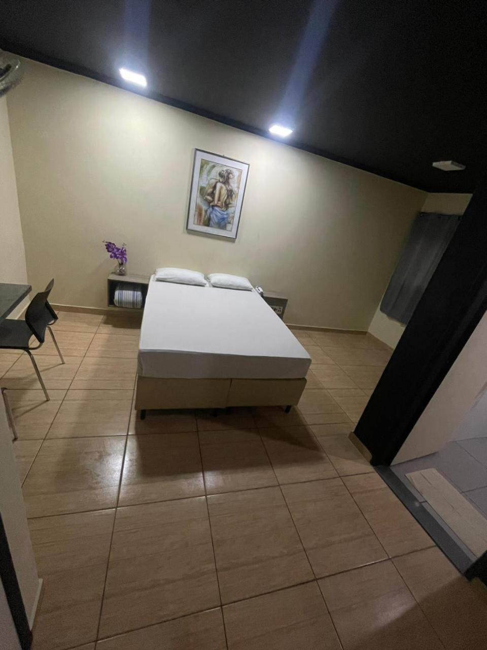 Light Motel - 24 Horas กัวรูยุส ภายนอก รูปภาพ