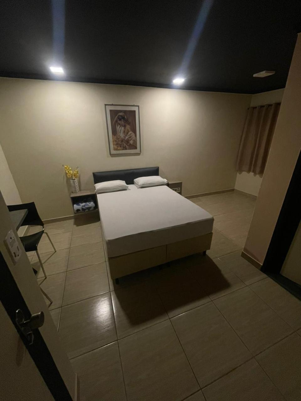 Light Motel - 24 Horas กัวรูยุส ภายนอก รูปภาพ