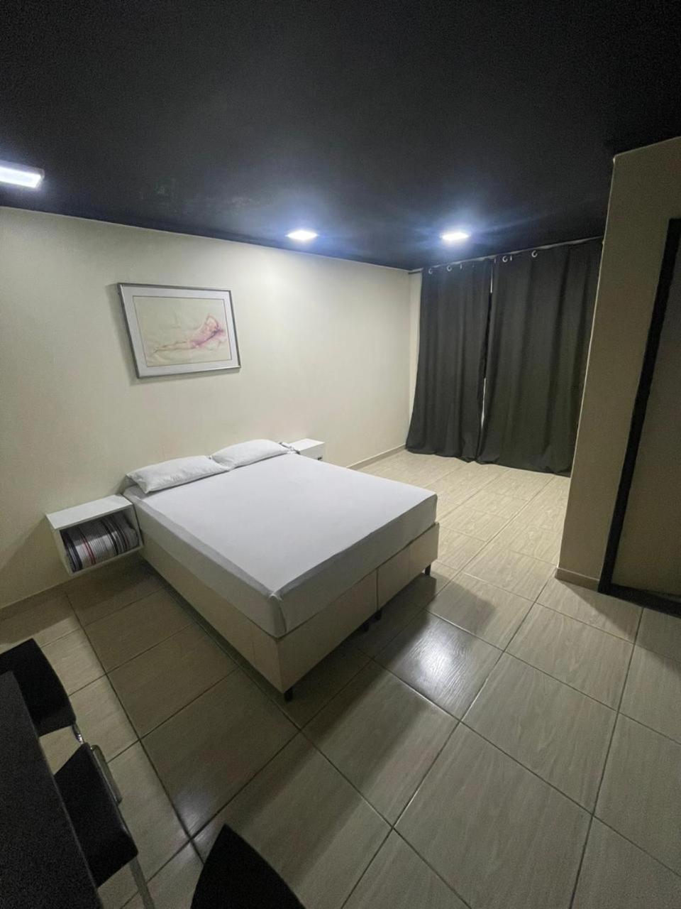 Light Motel - 24 Horas กัวรูยุส ภายนอก รูปภาพ